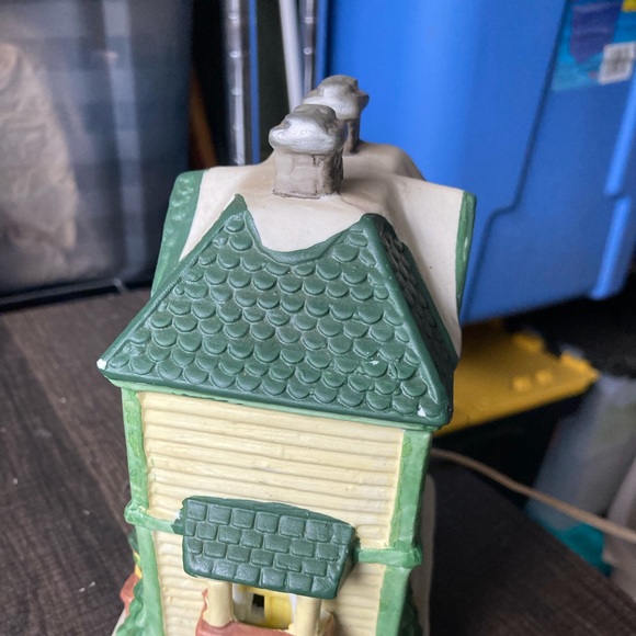 Ceramic Village House Lighted GROCERY Store - Picture 4 of 5